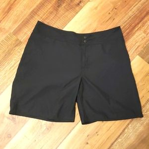 LL BEAN Womens black UPF board shorts size 12 with zipper pocket
